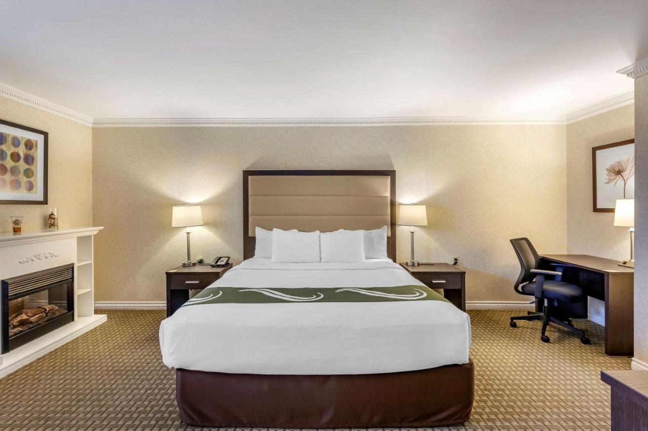 Quality Inn Airport West Mississauga Exterior foto